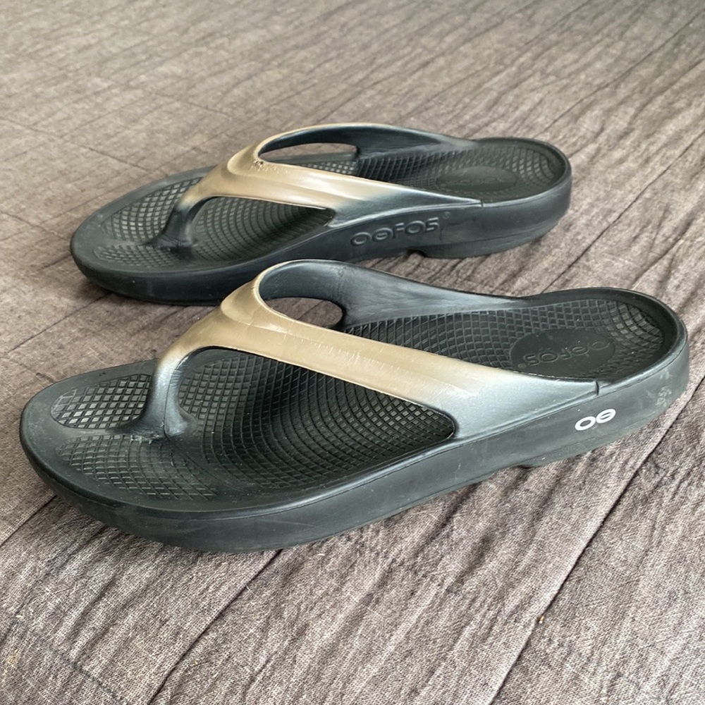 OOFOS Original Recovery Sandal. Unisex size 42 - Picture 3 of 7